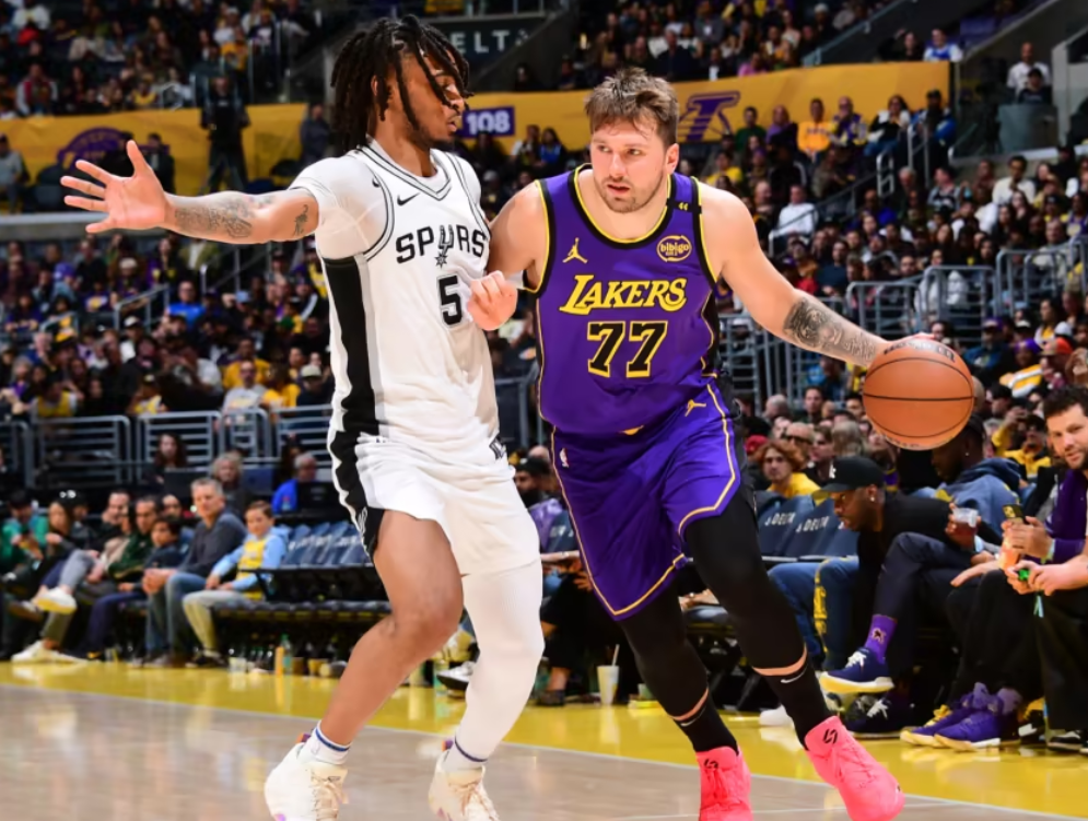 DB官网-马刺绝杀爵士，恩比德制霸全场