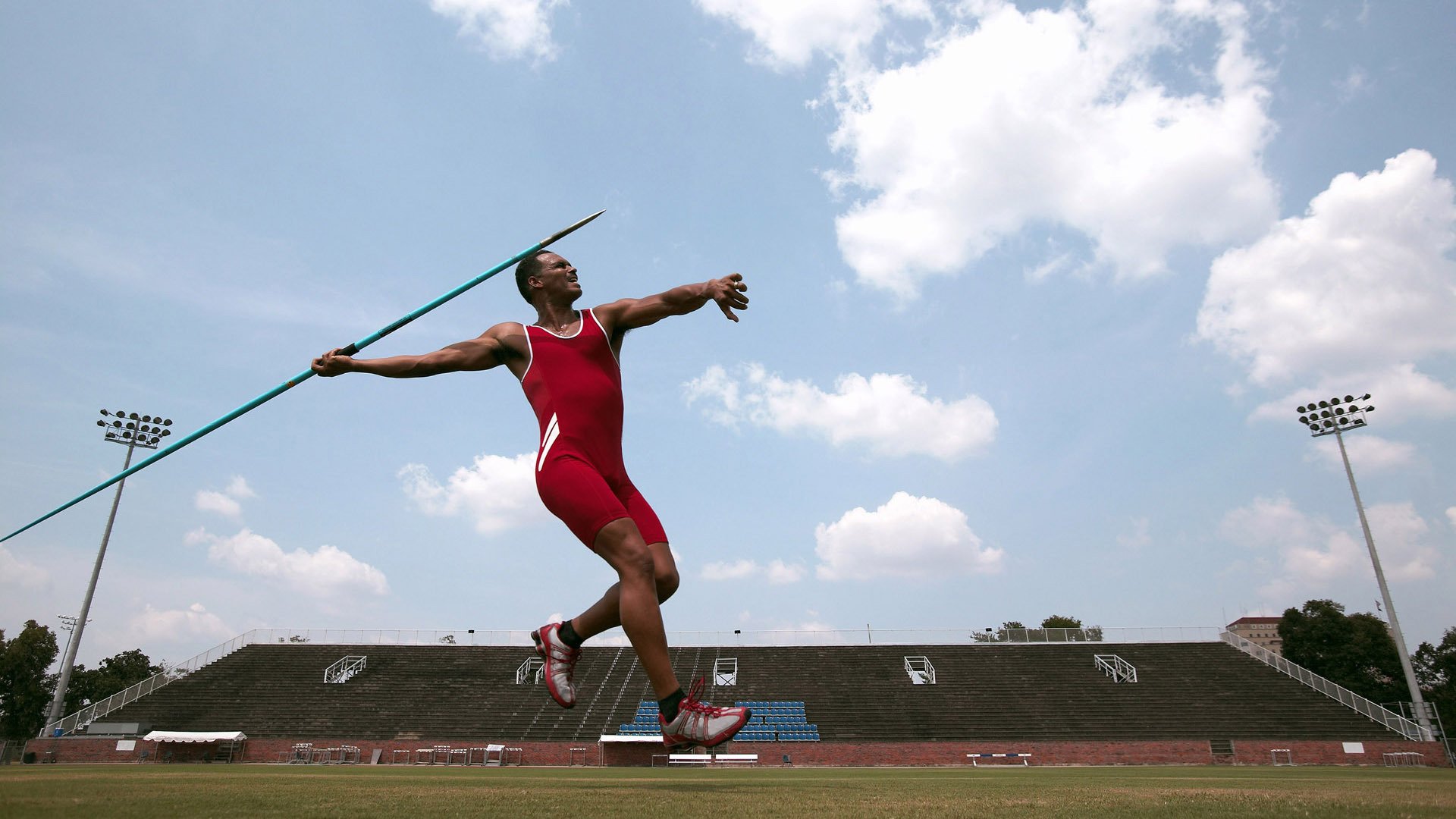 沙漠之夜的蓝色闪电,久保建英导演绝杀,喀麦隆在2026世界杯G组强强对话中击碎卡塔尔